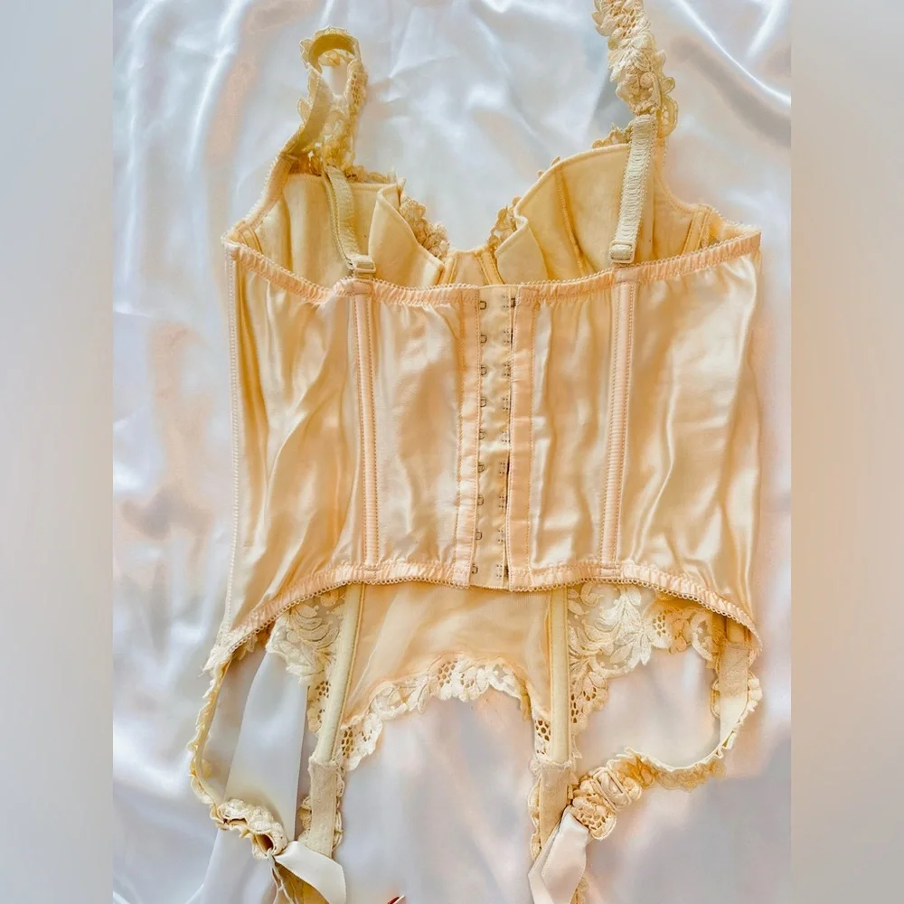 La Perla Gold label Elegant Cream Lace Bustier with garters
